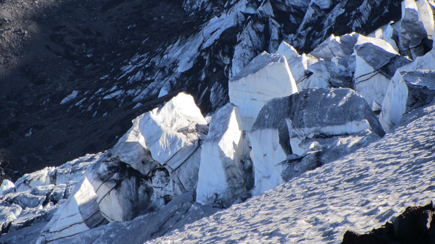Ice-towers close to Refugio CAJA